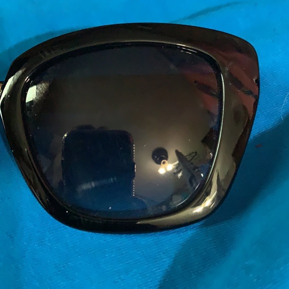 Juicy Couture Sunnies ☀️☀️☀️☀️ - Picture 4 of 9